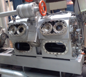 Compressor Sabroe SMC112 em manutenção